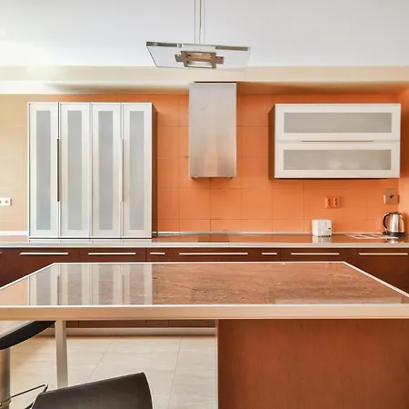 3br With Parking And Wifi 아파트 바르나