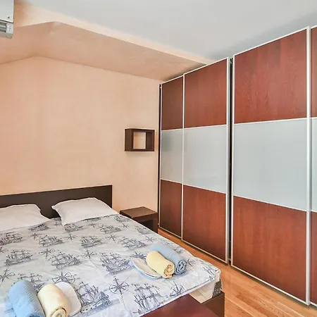 Appartamento 3br With Parking And Wifi